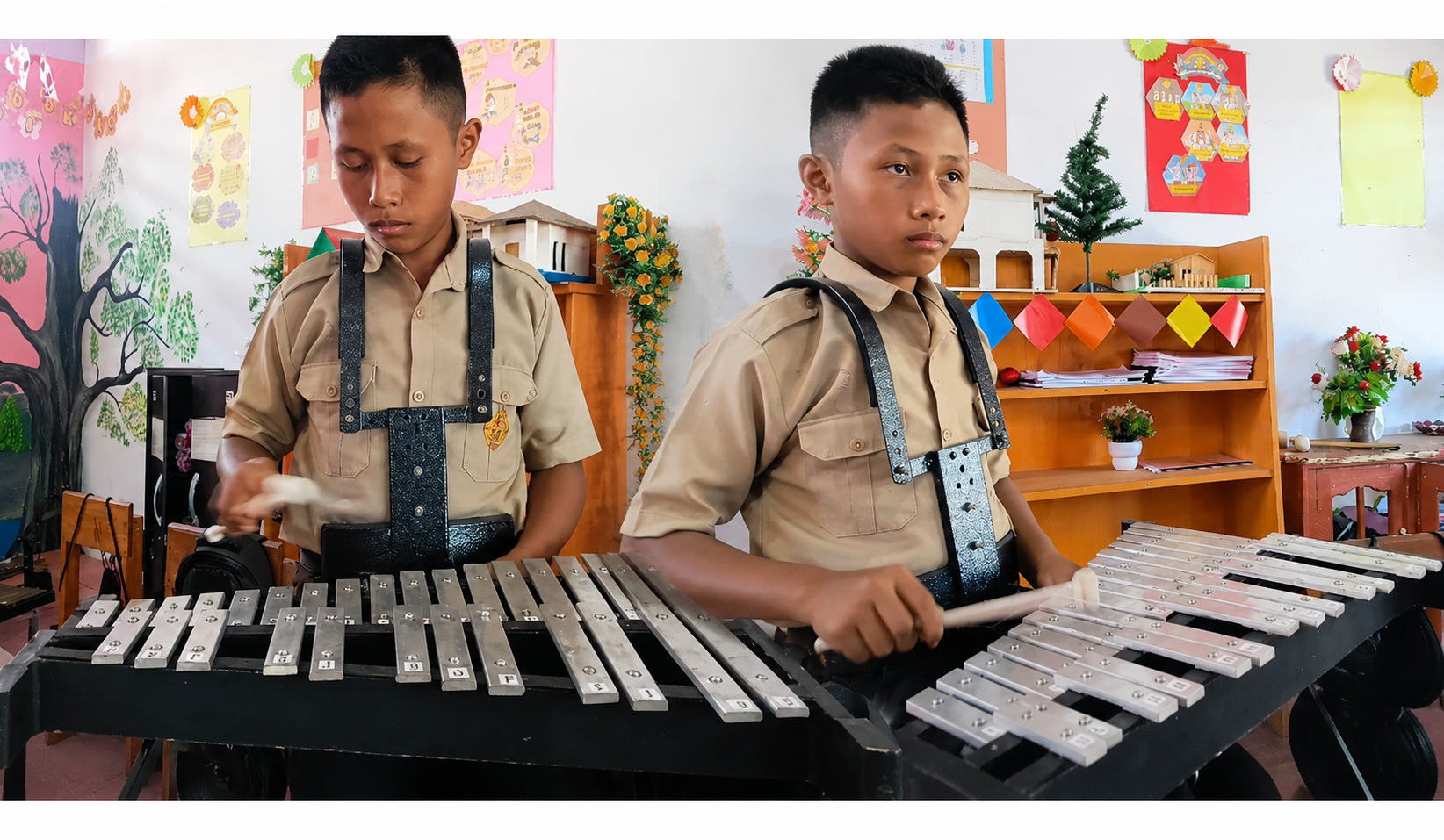 Kisah Devanri, Anak Pemanjat Kelapa yang Bermimpi Mengharumkan SD Inpres Pinenek Lewat Drumband